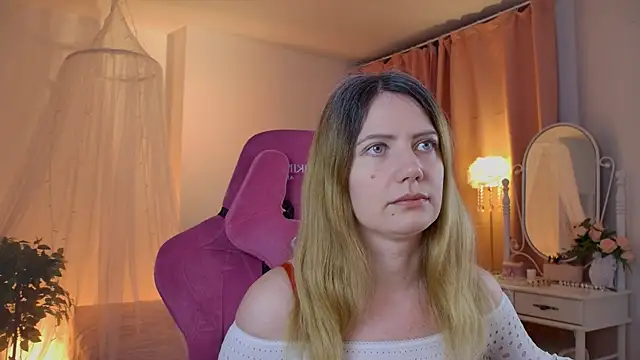 Snapshot of AleksaLaurent chatting on 11, 11, 2025 AleksaLaurent online show from 11, 11, 2025