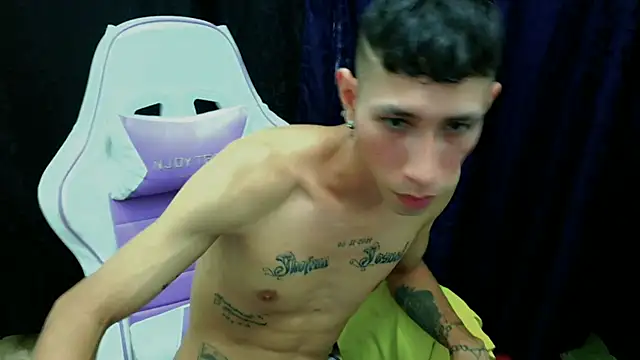 Snapshot of The_latin_boy chatting on 29, 10, 2025 The latin boy online show from 29, 10, 2025