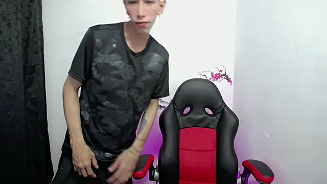 Snapshot of The_latin_boy chatting on 4, 11, 2025 The latin boy online show from 4, 11, 2025