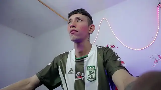 Snapshot of The_latin_boy chatting on 14, 11, 2025 The latin boy online show from 14, 11, 2025