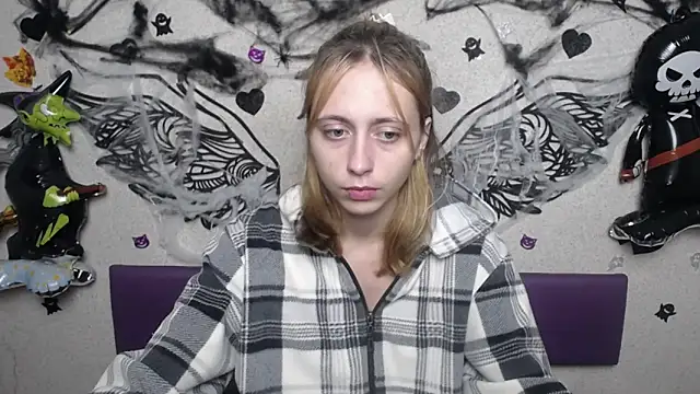 Snapshot of TracyLll chatting on 11, 11, 2025 TracyLll online show from 11, 11, 2025