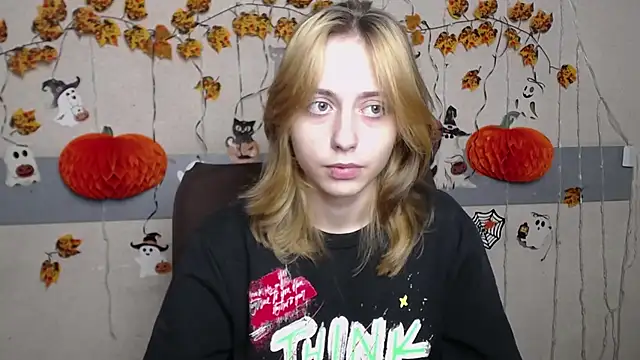 Snapshot of TracyLll chatting on 14, 11, 2025 TracyLll online show from 14, 11, 2025