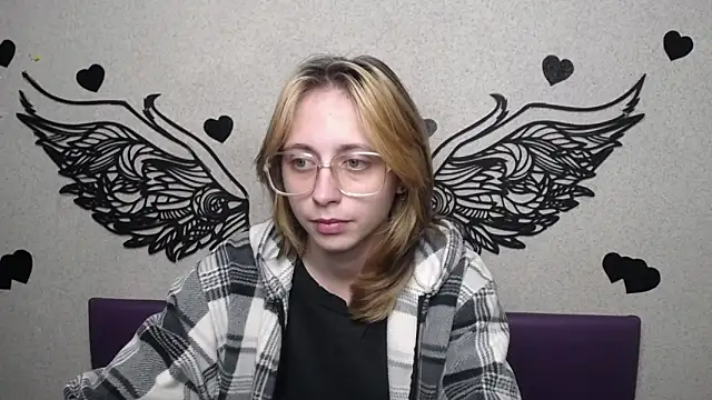 Snapshot of TracyLll chatting on 20, 11, 2025 TracyLll online show from 20, 11, 2025