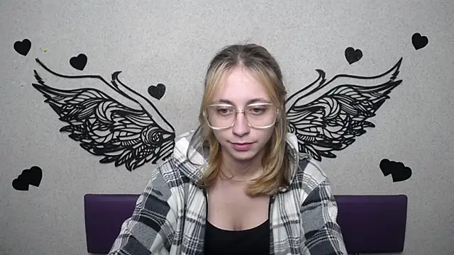 Snapshot of TracyLll chatting on 23, 11, 2025 TracyLll online show from 23, 11, 2025