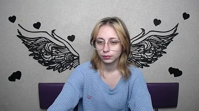 Snapshot of TracyLll chatting on 24, 11, 2025 TracyLll online show from 24, 11, 2025