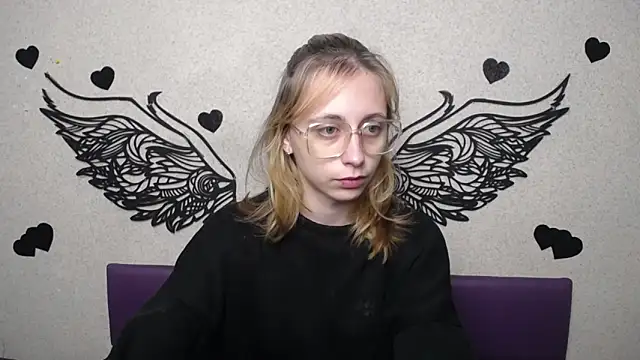 Snapshot of TracyLll chatting on 30, 11, 2025 TracyLll online show from 30, 11, 2025