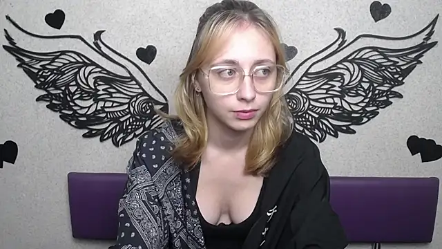 Snapshot of TracyLll chatting on 5, 12, 2025 TracyLll online show from 5, 12, 2025