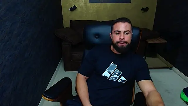 Snapshot of HayesWood chatting on 3, 11, 2025 HayesWood online show from 3, 11, 2025