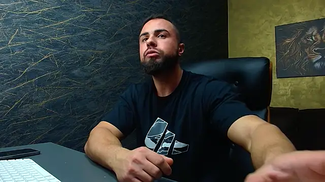 Snapshot of HayesWood chatting on 10, 11, 2025 HayesWood online show from 10, 11, 2025