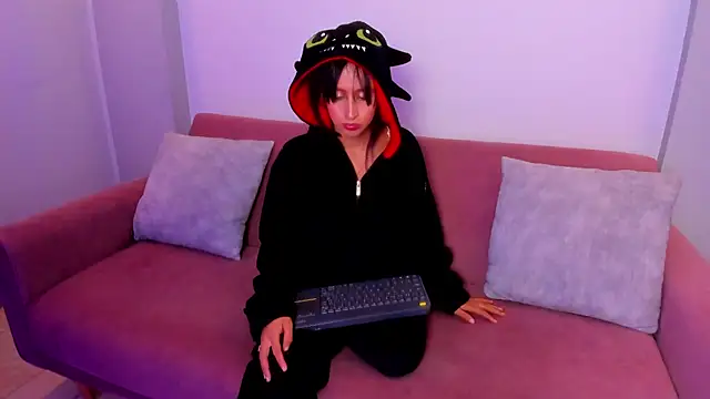 Snapshot of Julietta01 chatting on 10, 11, 2025 Julietta01 online show from 10, 11, 2025