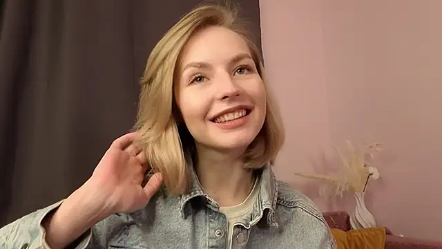 Snapshot of BaileyBernos chatting on 9, 11, 2025 BaileyBernos online show from 9, 11, 2025