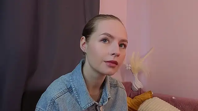 Snapshot of BaileyBernos chatting on 10, 11, 2025 BaileyBernos online show from 10, 11, 2025