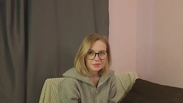 Snapshot of BaileyBernos chatting on 16, 11, 2025 BaileyBernos online show from 16, 11, 2025