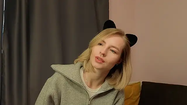 Snapshot of BaileyBernos chatting on 17, 11, 2025 BaileyBernos online show from 17, 11, 2025