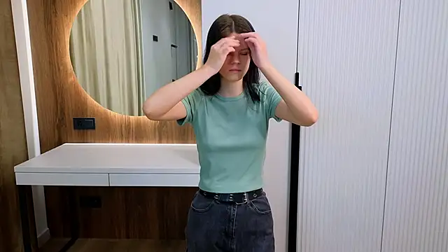 Snapshot of MauraDenis chatting on 3, 11, 2025 MauraDenis online show from 3, 11, 2025