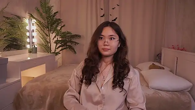 LeanoraBierod online show from 30, 10, 2025