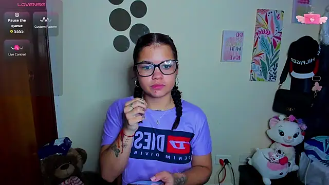 Emma boo online show from 19, 11, 2025