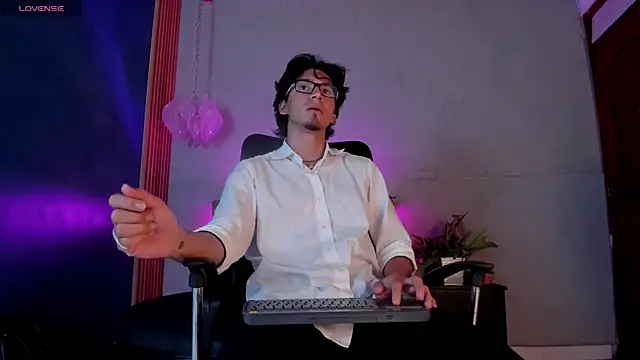 Snapshot of kane_del_toro chatting on 4, 12, 2025 kane del toro online show from 4, 12, 2025