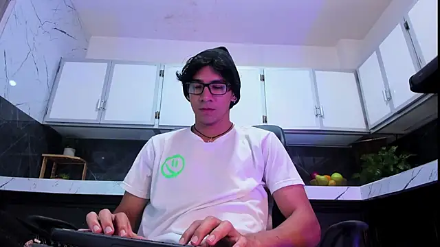 Snapshot of kane_del_toro chatting on 14, 12, 2025 kane del toro online show from 14, 12, 2025