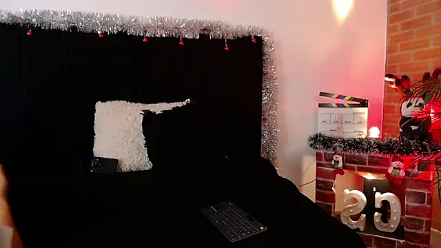 Snapshot of jaiden_thoner chatting on 19, 12, 2025 jaiden thoner online show from 19, 12, 2025