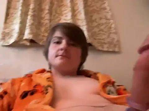 Snapshot of smallguy808 chatting on 30, 10, 2025 smallguy808 online show from 30, 10, 2025