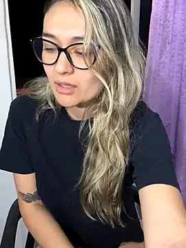 Snapshot of Im-Lola chatting on 7, 11, 2025 Im-Lola online show from 7, 11, 2025