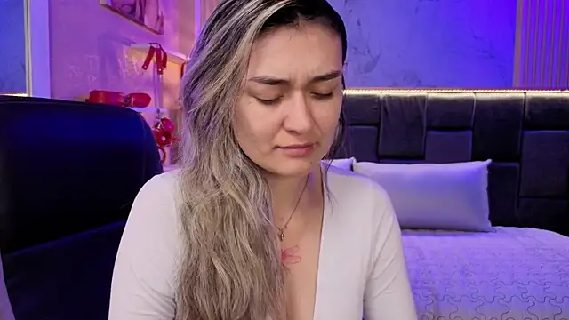 Snapshot of Im-Lola chatting on 21, 11, 2025 Im-Lola online show from 21, 11, 2025