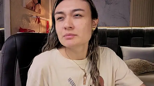 Snapshot of Im-Lola chatting on 29, 11, 2025 Im-Lola online show from 29, 11, 2025