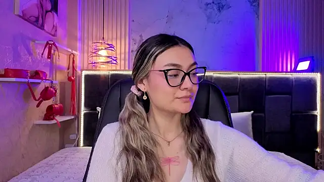 Snapshot of Im-Lola chatting on 20, 12, 2025 Im-Lola online show from 20, 12, 2025