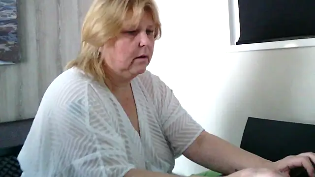 Sylviastar46 online show from 28, 3, 2026