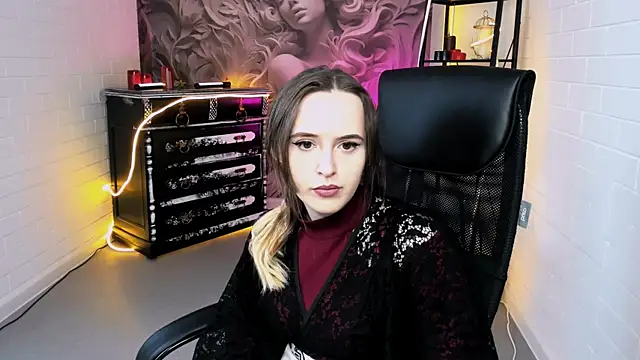 Snapshot of IreneBailey chatting on 8, 11, 2025 IreneBailey online show from 8, 11, 2025