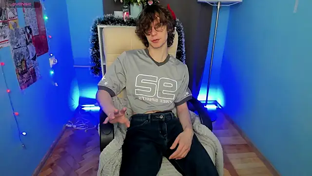 Snapshot of LeoBensyten chatting on 28, 11, 2025 LeoBensyten online show from 28, 11, 2025