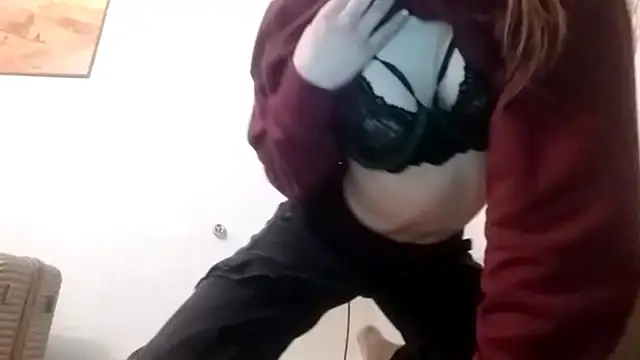 Zizi Zuzu online show from 4, 11, 2025