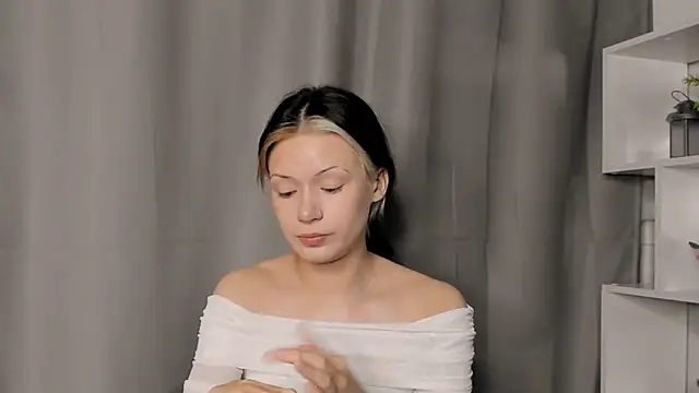 Snapshot of BrandiFraise chatting on 2, 11, 2025 BrandiFraise online show from 2, 11, 2025