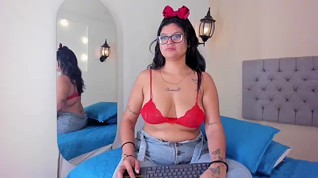 Snapshot of MiaBloom__ chatting on 21, 11, 2025 MiaBloom online show from 21, 11, 2025