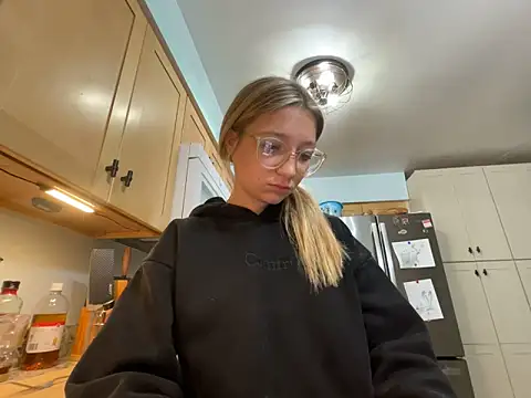 Snapshot of hatgirlsolo chatting on 13, 12, 2025 hatgirlsolo online show from 13, 12, 2025