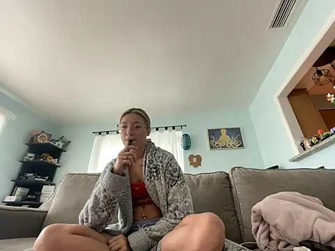 Snapshot of hatgirlsolo chatting on 14, 12, 2025 hatgirlsolo online show from 14, 12, 2025