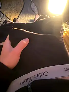 Snapshot of Emir2005xx chatting on 14, 11, 2025 Emir2005xx online show from 14, 11, 2025