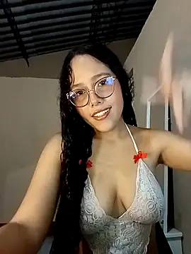 Snapshot of Sweett_Ladie chatting on 8, 11, 2025 Sweett Ladie online show from 8, 11, 2025