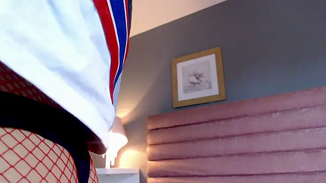 Snapshot of RavynRouge_ chatting on 15, 12, 2025 RavynRouge online show from 15, 12, 2025