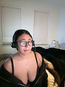 Snapshot of minha_baby chatting on 28, 11, 2025 minha baby online show from 28, 11, 2025