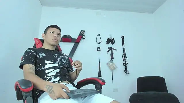 Steven19 LatinBoy online show from 6, 11, 2025