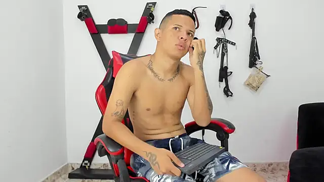 Steven19 LatinBoy online show from 11, 11, 2025