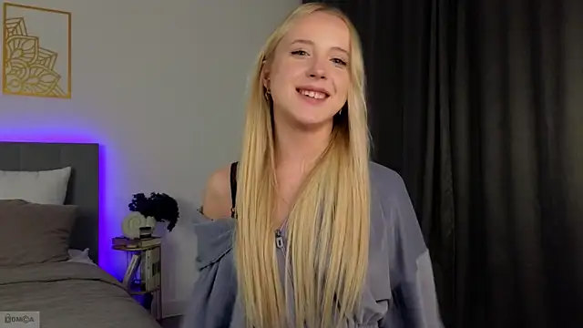 Snapshot of adele_armass chatting on 19, 11, 2025 adele armass online show from 19, 11, 2025