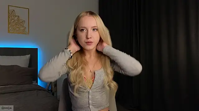 Snapshot of adele_armass chatting on 21, 11, 2025 adele armass online show from 21, 11, 2025