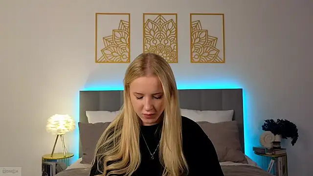 Snapshot of adele_armass chatting on 28, 11, 2025 adele armass online show from 28, 11, 2025