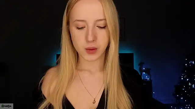 Snapshot of adele_armass chatting on 17, 12, 2025 adele armass online show from 17, 12, 2025