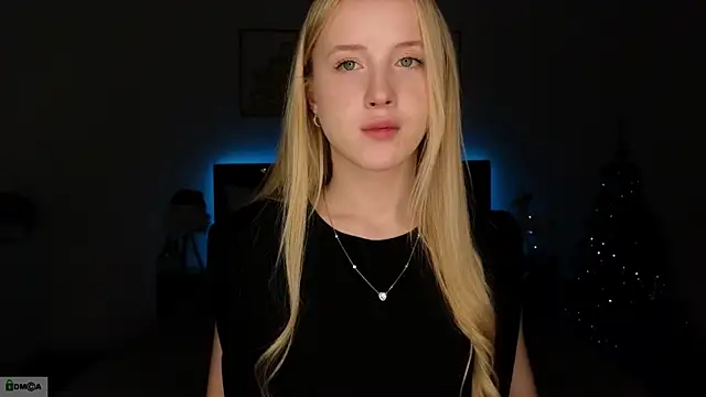 Snapshot of adele_armass chatting on 21, 12, 2025 adele armass online show from 21, 12, 2025