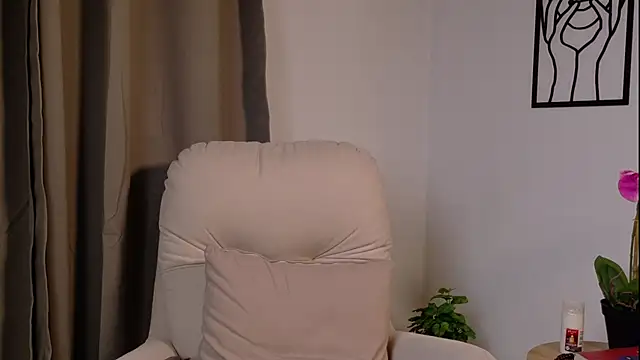 VictoriaNova  online show from 6, 2, 2026