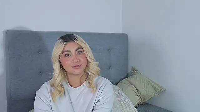 Snapshot of Elina_Hills chatting on 3, 12, 2025 Elina Hills online show from 3, 12, 2025